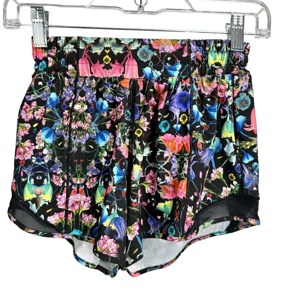 Lululemon Hotty Hot Low-Rise Lined 4” Shorts - Picture 4 of 6